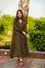 Royal Rama Green Resham Ensemble - Image 2