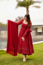 Majestic Sindoor Red Zari Ensemble - Image 4