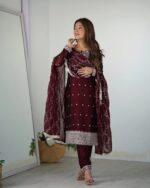 Regal Maharani Zari Silk Ensemble - Image 2