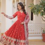 Regal Rani Pink Resham Ensemble