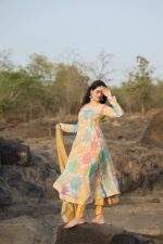 Timeless Riwaaz Resham Anarkali Set - Image 5