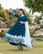 Royal Rani Pink Heritage Anarkali Set - Image 2