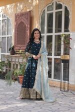Royal Riwaaz Resham Anarkali Set - Image 3