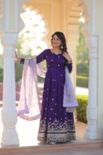 Royal Rani Pink Zari Gown - Image 8