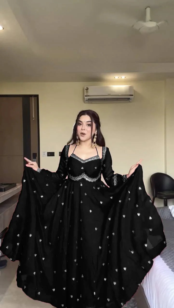 dc7fc700-ed6b-4442-ba50-831a58aa5c37_1800x1800_0a9e8af8-8e82-4f90-801f-86860a62c10a Regal Midnight Black Zari Anarkali - Image 1