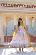 Royal Rani Pink Zari Anarkali Set - Image 11