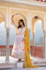 Royal Rani Pink Zari Anarkali Set - Image 10