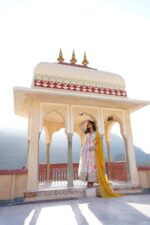 Royal Rani Pink Zari Anarkali Set - Image 5