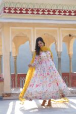 Royal Rani Pink Zari Anarkali Set - Image 4