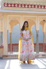 Royal Rani Pink Zari Anarkali Set - Image 2