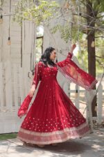Royal Rani Pink Resham Anarkali - Image 7