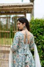 Opulent Maharani Resham Anarkali Set - Image 5