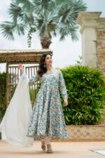 Opulent Maharani Resham Anarkali Set - Image 4