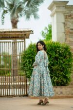 Opulent Maharani Resham Anarkali Set - Image 3