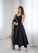 Midnight Black Maharani Anarkali Set - Image 6