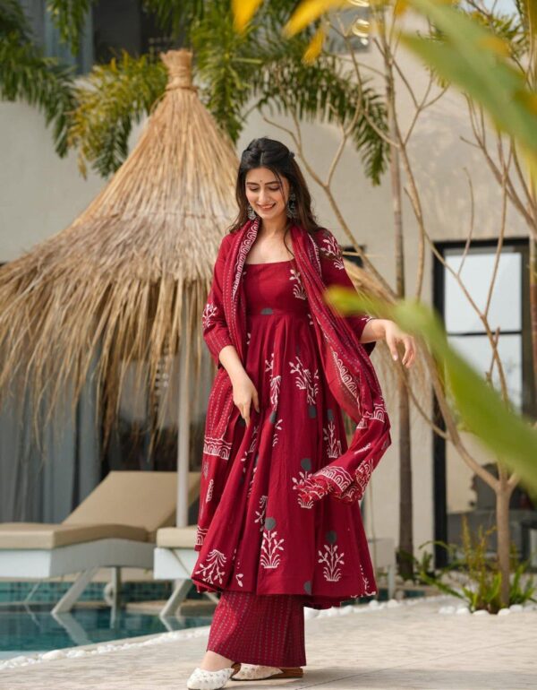 Regal Resham Anarkali Riwaaz Set