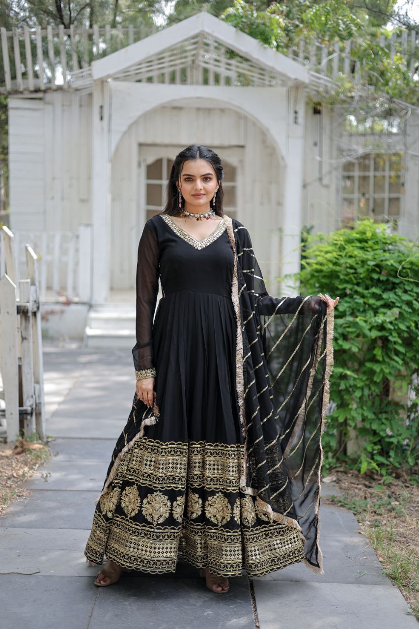 photo_6278071078475643998_y Midnight Black Royal Anarkali Set - Image 1