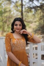 Royal Zari Riwaaz Anarkali Gown - Image 4