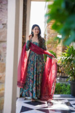 Royal Riwaaz Resham Anarkali Ensemble - Image 4