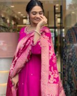 Regal Rose Premium Suit Set - Image 3