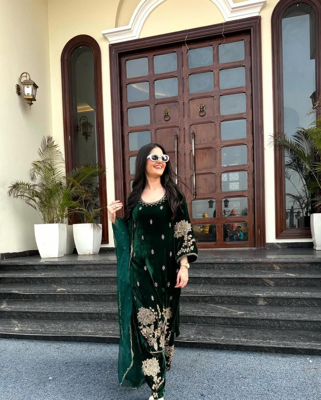 810b9c31-6462-41cf-b8a2-94dfaa8654fa.jpeg Emerald Gold Velvet Suit Set - Image 1