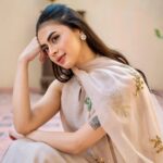 Samara Straight Elegance Ensemble