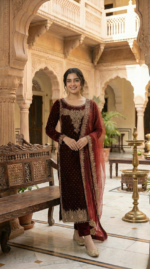 The Shahi Velvet Set - Image 2