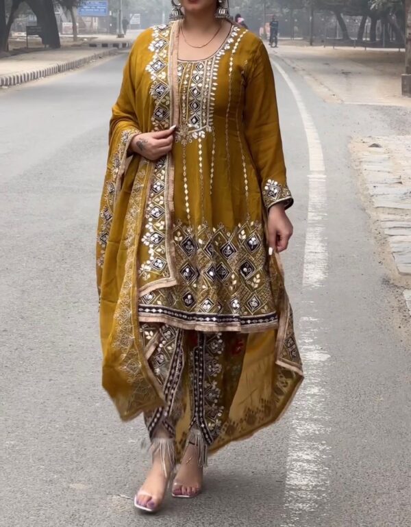 Luxurious Chinnon Designer Suit Set