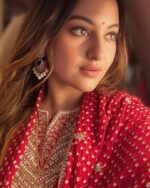 Sonakshi Ratan Raagini Sharara Set - Image 4