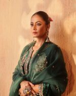 Elegant Green Velvet Embroidered Festive Ensemble - Image 5