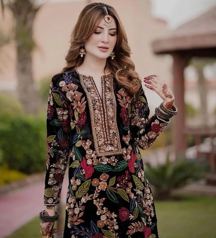 insta-downloader-1713838636178.webp Royal Velvet Elegance Ensemble - Image 1