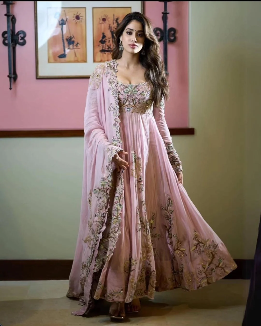 janhvi-kapoor-in-anamika-khanna-v0-nxrdljgx480d1.webp Janhvi Enchanted Blossom Suit Set - Image 1