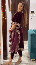 Saanjh Velvet Kaftan with Dhoti and Potli - Image 5