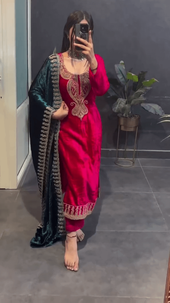 vlcsnap-2024-12-18-23h14m14s268.png Rajwada Royale 9000 Velvet Suit Set - Image 1