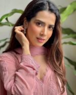 Pehnawa Gulabi Embroidery Ethnic Set - Image 3