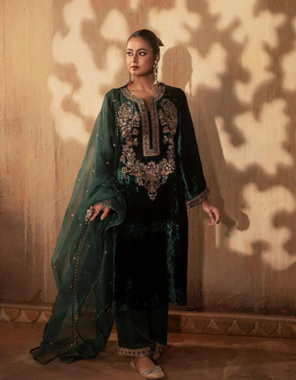 Neck Embroidery Work Winter Wear Velvet Kurti Pant Dupatta Set