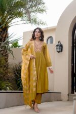 Nazakat Embroidered Kurta - Image 5